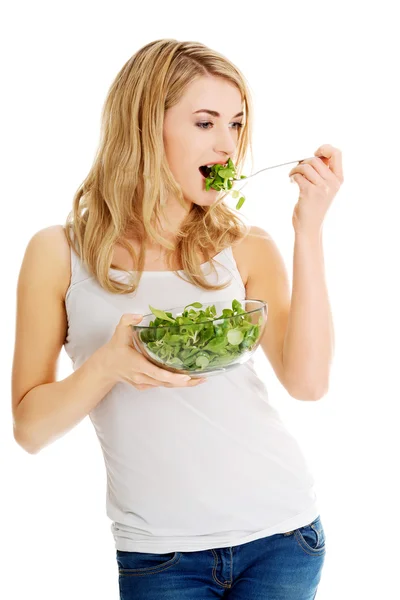 Smiling woman eating salat — Stock Photo, Image