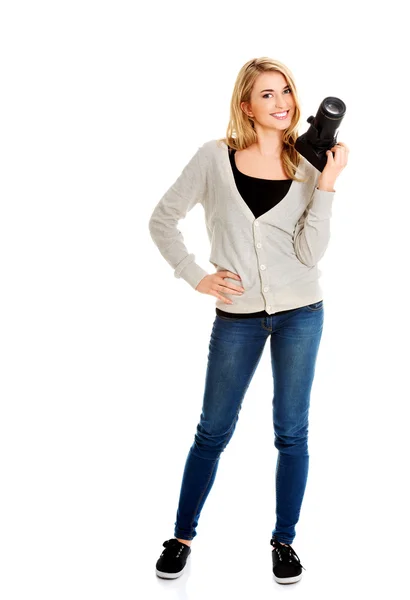 デジタル一眼レフでの女性のカメラマン — ストック写真