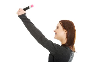 kadın kalemle yazma