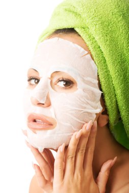 yüz maskesi ile Kafkas kadın portresi