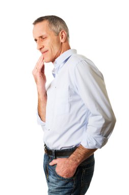 diş ağrısı olan adam