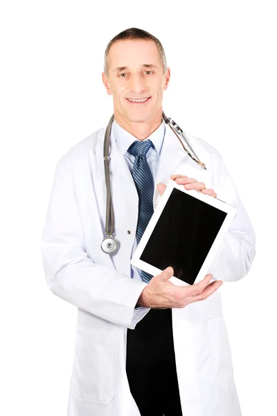 Mature male doctor showing his tablet — Stock Photo, Image