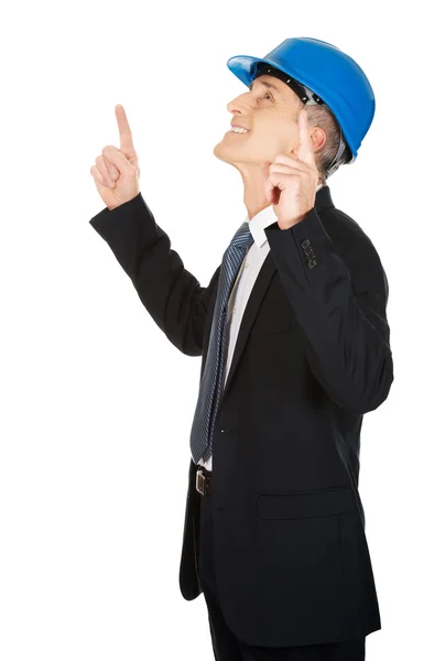Ingeniero de negocios señalando hacia arriba — Foto de Stock