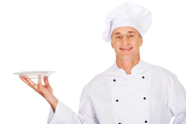 Szef kuchni gospodarstwa biały Porcelanowy talerz — Zdjęcie stockowe