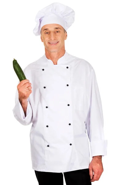 Mężczyzna kucharz z ogórka — Zdjęcie stockowe
