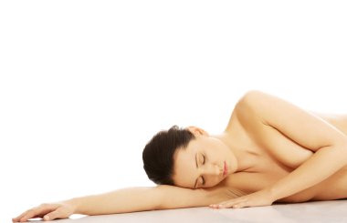 aşağı uzanmış güzel çıplak kadın