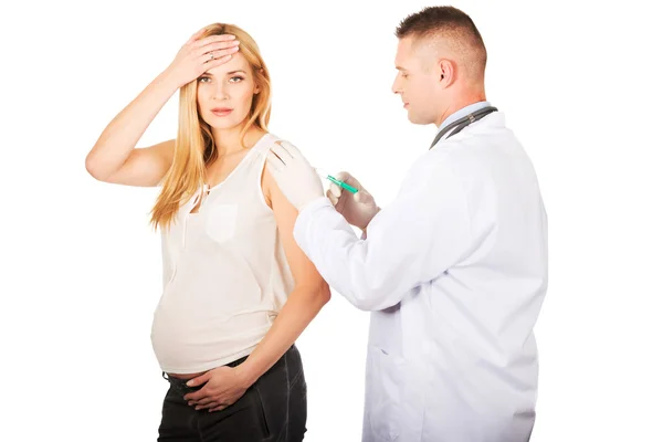 Hamile kadın aşı alma — Stok fotoğraf