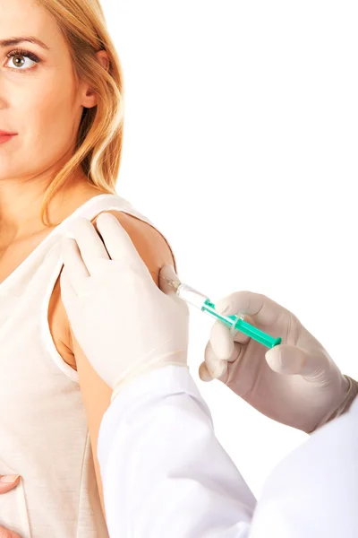 Pregnant woman getting vaccine — Stock Photo, Image