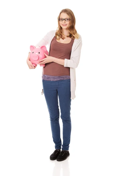 Mujer sosteniendo Piggybank — Foto de Stock