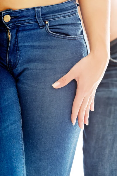 Pareja heterosexual apasionada en jeans . —  Fotos de Stock