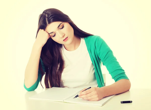 Casual woman writing in workbook. — Stock Photo, Image