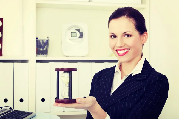 Business woman holding hourglass. — Stock Photo, Image