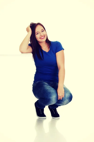 Young casual woman holding copy space. — Stock Photo, Image