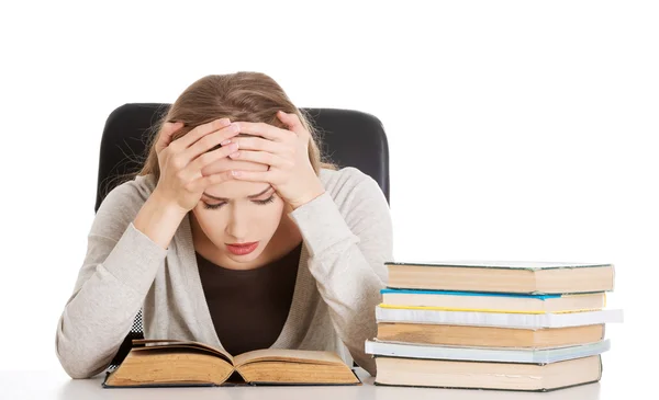 Mujer aprendiendo a examinar — Foto de Stock