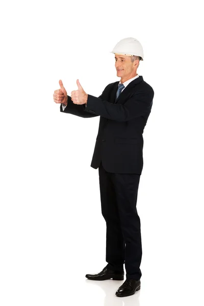 Empresário mostrando polegares para cima sinal — Fotografia de Stock
