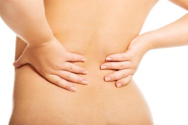 Sırt ağrısı olan kilolu kadın