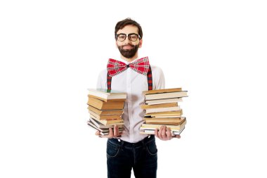 Kitap yığını ile jartiyer giymiş adam.
