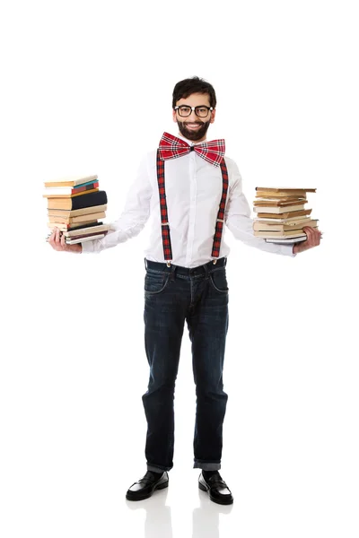 Mann trägt Hosenträger mit Stapel Bücher. — Stockfoto