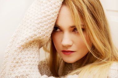 Üzgün yalnız kadın