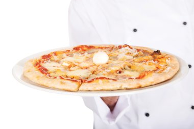 Şef baker İtalyan pizza ile el