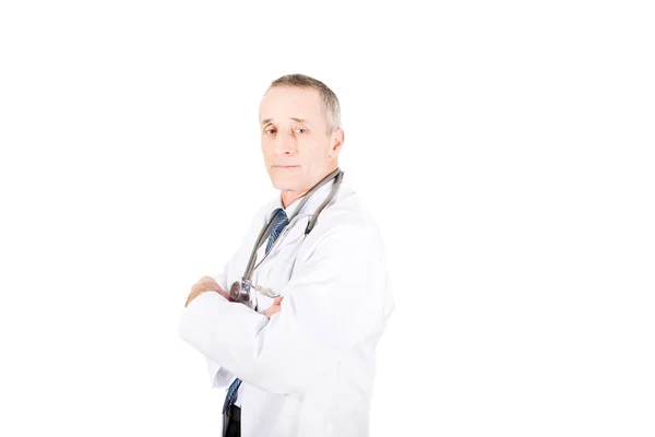 Médico masculino com braços dobrados — Fotografia de Stock