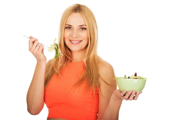 Mulher grávida comendo salada — Fotografia de Stock