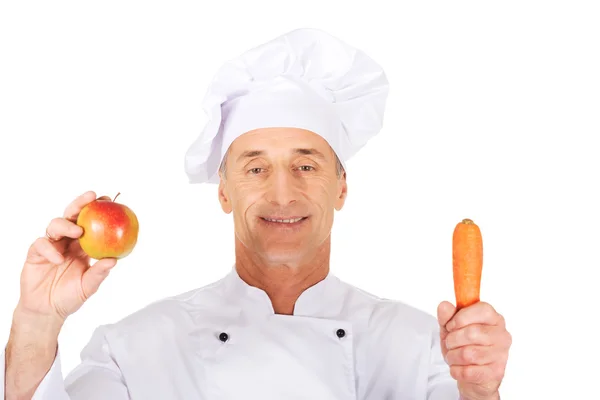 Αρσενικό σεφ με μήλο και καρότο — Φωτογραφία Αρχείου