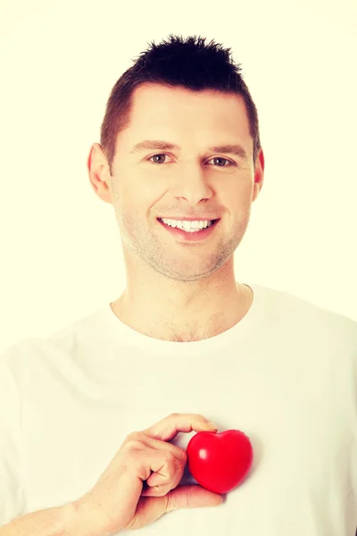 Man met een rood hart — Stockfoto