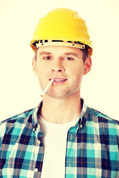 Hantverkaren rökning cigarett — Stockfoto