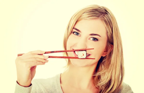 Woman eating sushi — Stock Photo, Image