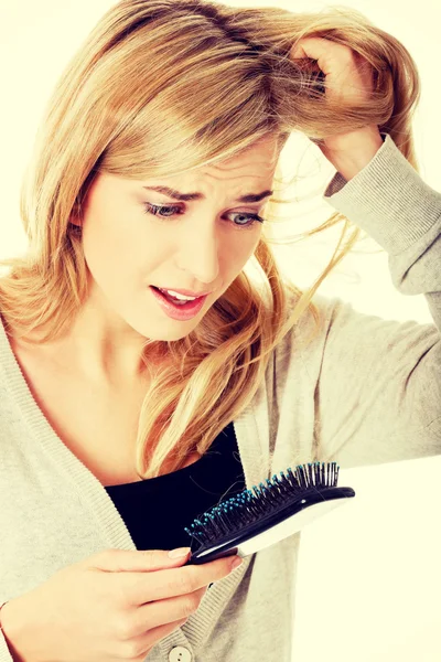 Frau verliert Haare — Stockfoto