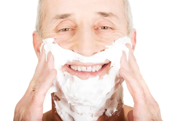 Zralý muž použitím pěny na holení — Stock fotografie