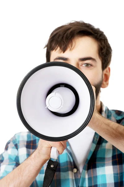 Hombre gritando a través de megáfono . — Foto de Stock