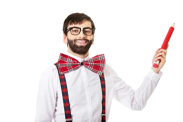 Homem apontando para cima com lápis grande . — Fotografia de Stock