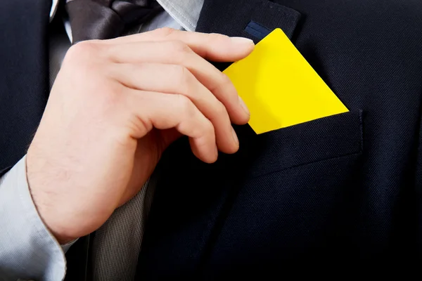 Biznesmen biorąc jego osobiste karty z kieszeni. — Zdjęcie stockowe