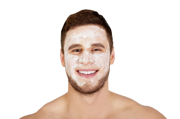 Homme avec crème hydratante sur le visage . — Photo