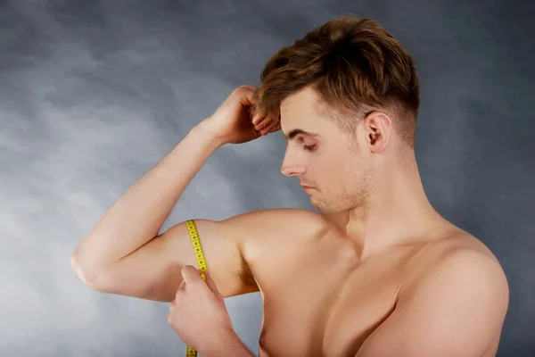 Man measuring biceps. — Stock Photo, Image