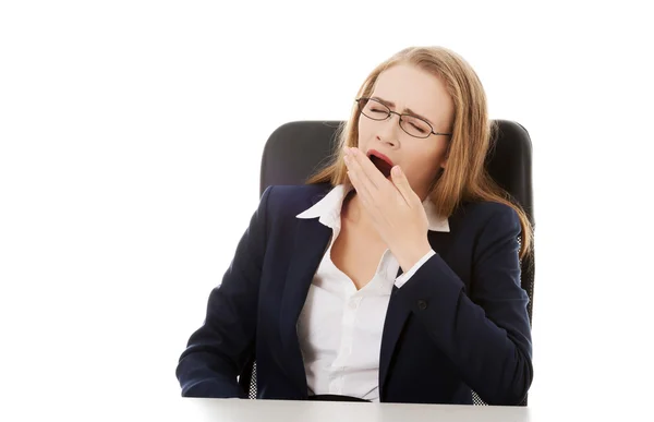 Empresaria bostezando — Foto de Stock