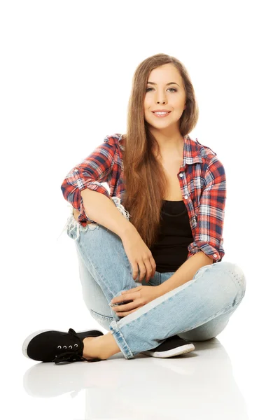 Vrouw zitten met gekruiste benen — Stockfoto