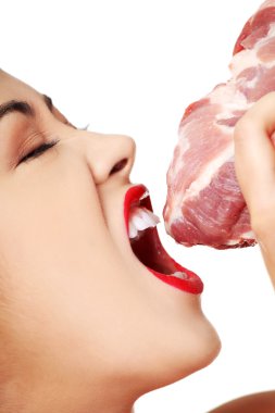 Sığır eti yemek kadın