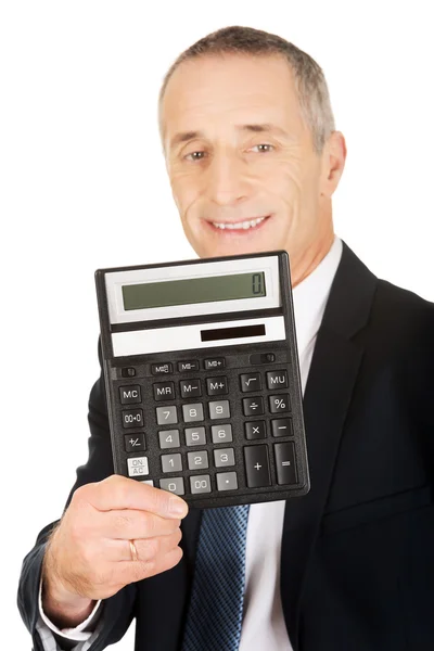 Biznesmen posiadania kalkulator — Zdjęcie stockowe