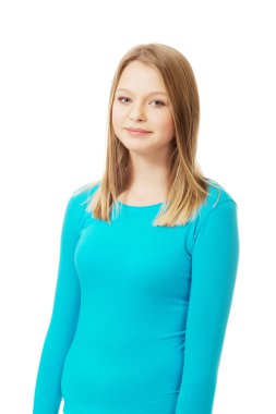 genç kadın bir gülümseme ile