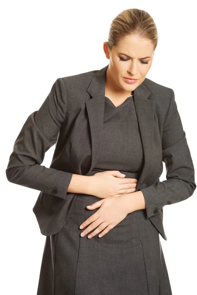 Bizneswoman z silne bóle brzucha — Zdjęcie stockowe