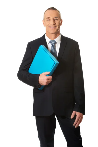 Mogna affärsman holding ett Binder-dokument — Stockfoto