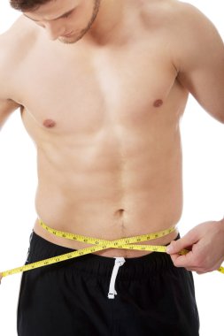 Kaslı adam karnı ölçme.