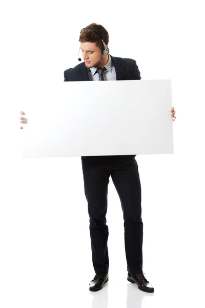 Call centrum muž drží prázdný nápis. — Stock fotografie