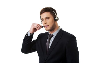 Mutlu gülümseyen müşteri destek telefonu operatörü.