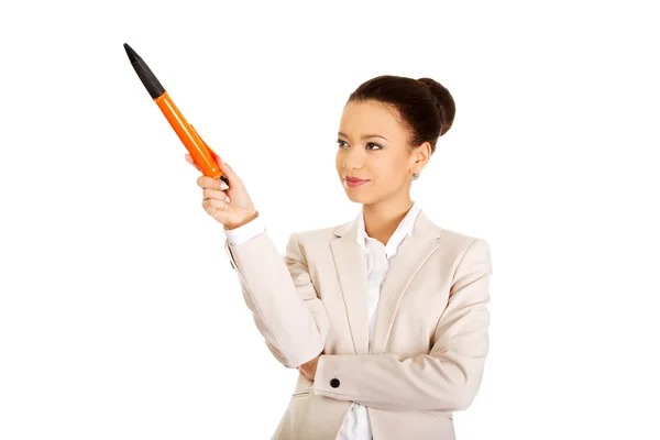Businesswoman pointing up with big pen. — Stock Photo, Image