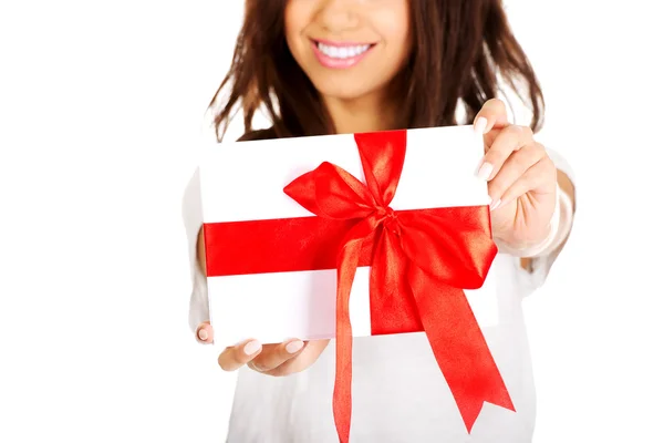 Attractive woman with gift box. — Stock Photo, Image