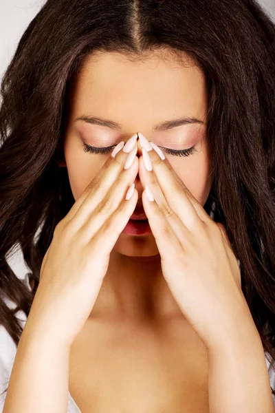 Jonge tiener met sinus pijn. — Stockfoto